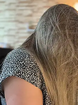  Abril-Office1 online show from February 18, 3:19 pm