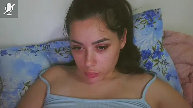 Snapshot of LovelyJulliette chatting on May 8, 12:49 am LovelyJulliette online show from May 8, 12:49 am