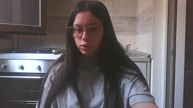 Snapshot of LovelyJulliette chatting on May 11, 10:43 am LovelyJulliette online show from May 11, 10:43 am