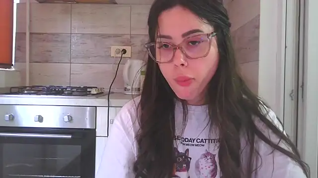 Snapshot of LovelyJulliette chatting on May 17, 3:19 pm LovelyJulliette online show from May 17, 3:19 pm