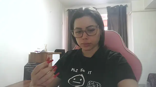 Snapshot of LovelyJulliette chatting on June 1, 10:17 am LovelyJulliette online show from June 1, 10:17 am