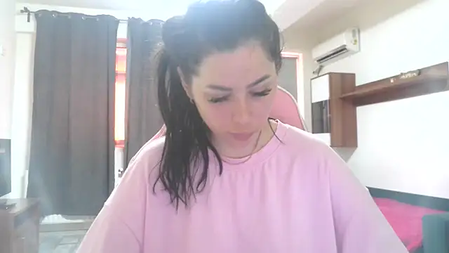 Snapshot of LovelyJulliette chatting on June 17, 12:40 pm LovelyJulliette online show from June 17, 12:40 pm