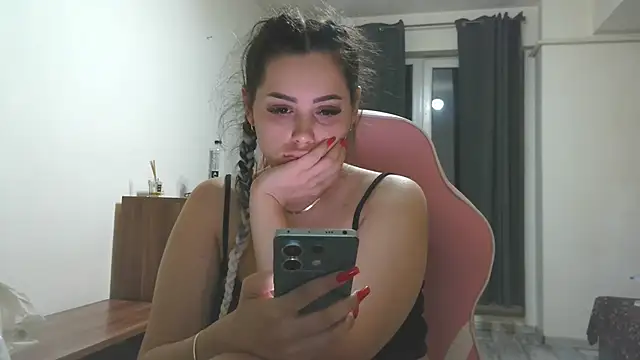 Snapshot of LovelyJulliette chatting on July 5, 6:15 pm LovelyJulliette online show from July 5, 6:15 pm