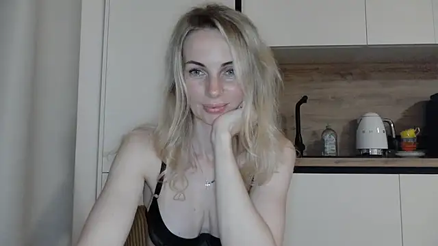 Snapshot of AlissonBia chatting on July 18, 8:12 pm AlissonBia online show from July 18, 8:12 pm