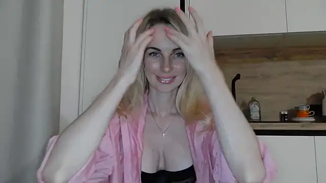 Snapshot of AlissonBia chatting on July 24, 8:18 pm AlissonBia online show from July 24, 8:18 pm