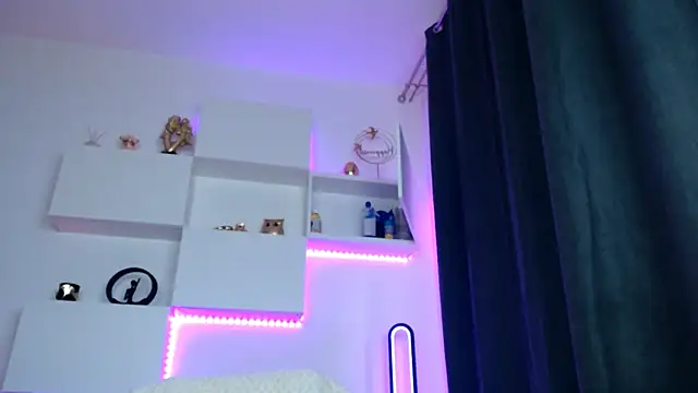 arianatattoos online show from March 26, 6:52 am