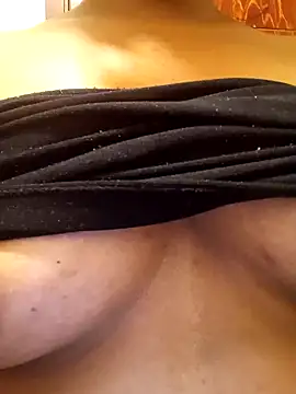 Snapshot of Blueecherry chatting on December 19, 8:23 pm Blueecherry online show from December 19, 8:23 pm