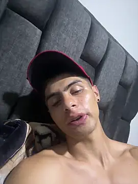 Stiven CL online show from April 14, 5:35 am