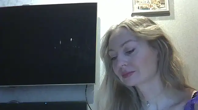 ZarinaSwift online show from December 9, 4:45 am