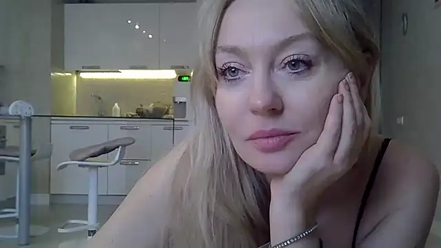 ZarinaSwift online show from January 14, 4:36 am