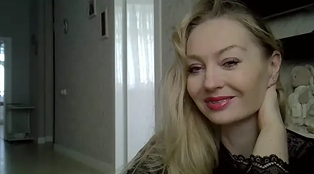 ZarinaSwift online show from March 9, 8:18 am