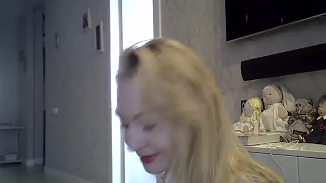 ZarinaSwift online show from September 18, 4:25 am