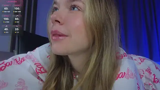 Snapshot of milly_shy chatting on January 15, 6:51 am milly shy online show from January 15, 6:51 am