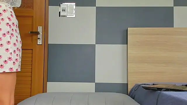 Kiera Thomas online show from December 4, 6:44 am