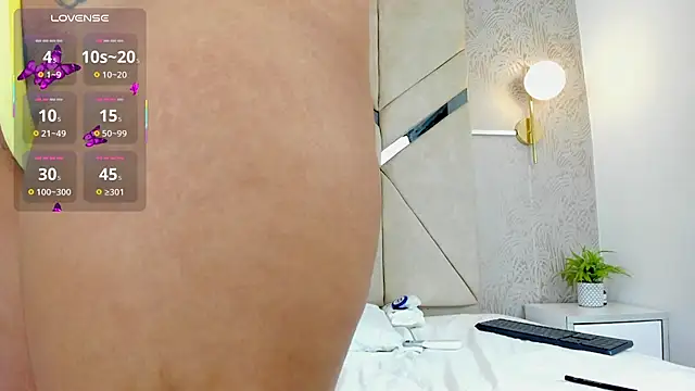 LiaVelez online show from September 18, 1:35 pm