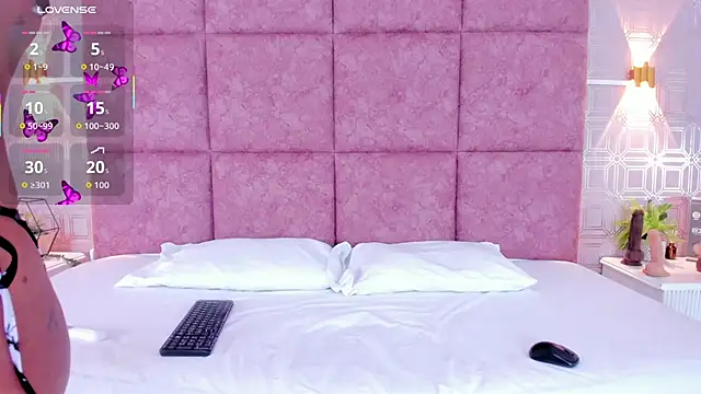 LiaVelez online show from April 7, 1:44 pm