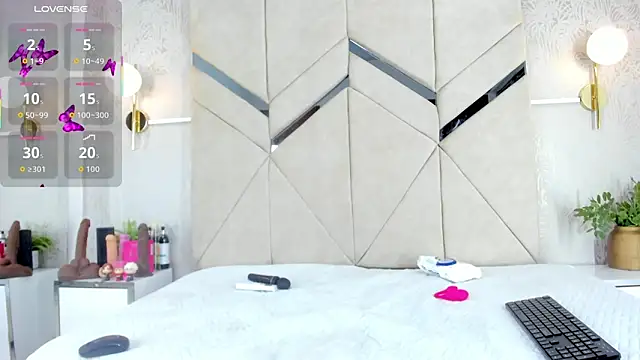 LiaVelez online show from April 23, 1:46 pm