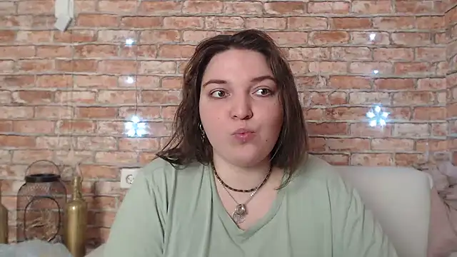 Snapshot of Amelia_Kiss_ chatting on January 17, 3:45 am Amelia Kiss online show from January 17, 3:45 am
