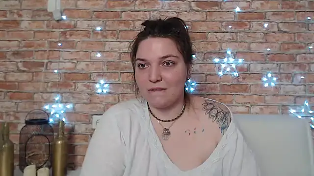 Snapshot of Amelia_Kiss_ chatting on February 5, 3:45 am Amelia Kiss online show from February 5, 3:45 am
