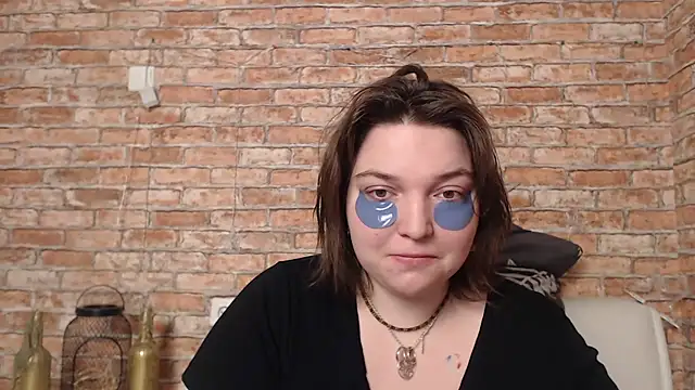 Snapshot of Amelia_Kiss_ chatting on February 13, 12:46 am Amelia Kiss online show from February 13, 12:46 am