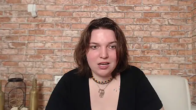 Snapshot of Amelia_Kiss_ chatting on February 19, 3:50 am Amelia Kiss online show from February 19, 3:50 am