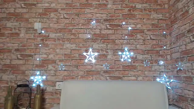 Snapshot of Amelia_Kiss_ chatting on February 27, 1:05 am Amelia Kiss online show from February 27, 1:05 am
