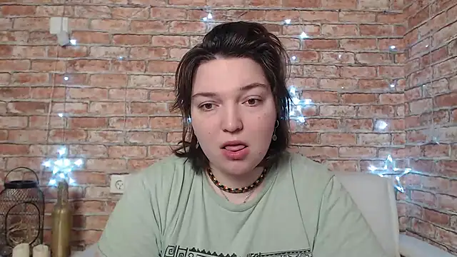 Snapshot of Amelia_Kiss_ chatting on February 28, 12:43 am Amelia Kiss online show from February 28, 12:43 am