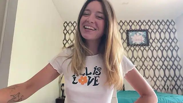 SirenaBelle online show from February 15, 5:19 am