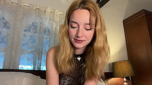 Snapshot of SirenaBelle chatting on May 5, 12:18 am SirenaBelle online show from May 5, 12:18 am