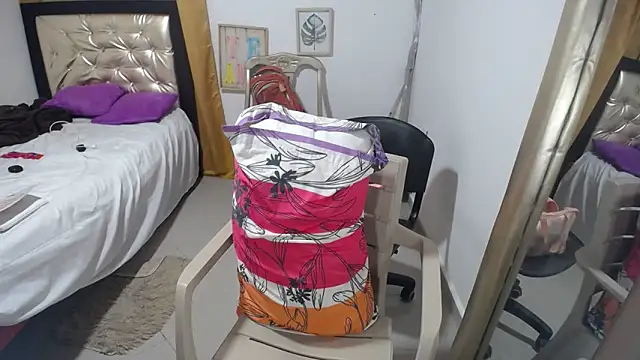 momyhotxx online show from January 16, 2:09 am