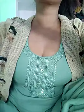 Snapshot of Kavita_ji chatting on December 5, 3:37 am Kavita ji online show from December 5, 3:37 am