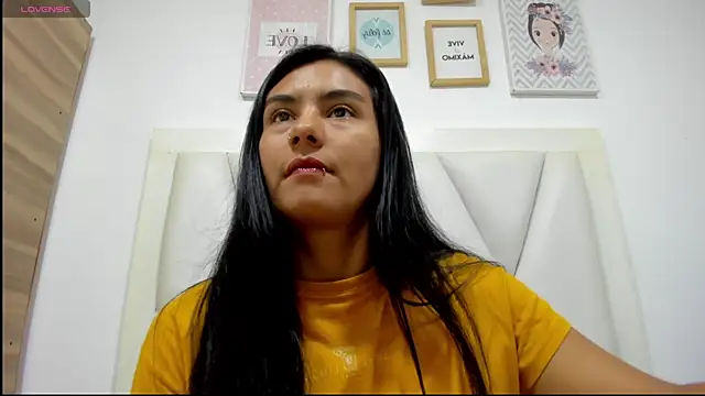 atilanadiaz7 online show from April 21, 5:39 pm