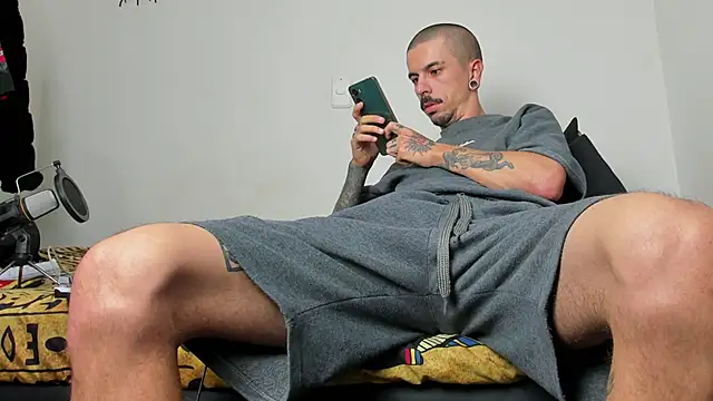 Aaron BigDickxxx online show from March 10, 9:14 am