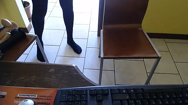 Snapshot of 69porcellone69 chatting on October 2, 6:53 am 69porcellone69 online show from October 2, 6:53 am