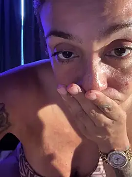 Snapshot of cabrooonaaa chatting on December 14, 8:02 pm cabrooonaaa online show from December 14, 8:02 pm