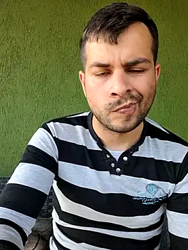 Snapshot of hornny1995 chatting on May 24, 1:38 pm hornny1995 online show from May 24, 1:38 pm