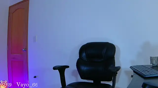 vayolett01 dakotta online show from February 14, 10:14 pm