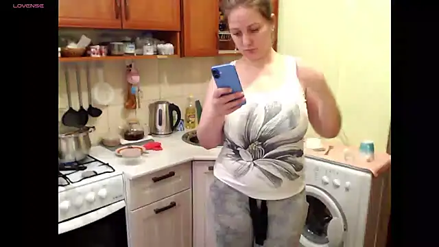 Sakura Green online show from March 11, 2:40 pm