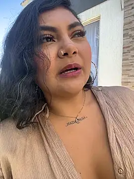 Juli Walker online show from March 16, 2:10 pm