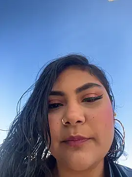 Juli Walker online show from April 30, 2:12 pm