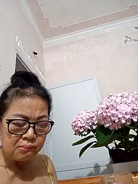 Hotestlove online show from April 21, 9:50 pm