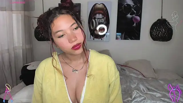 kyliejenner hot online show from February 16, 8:55 pm