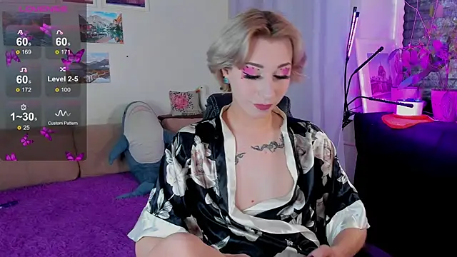 Snapshot of MistressStress chatting on February 22, 7:56 am MistressStress online show from February 22, 7:56 am