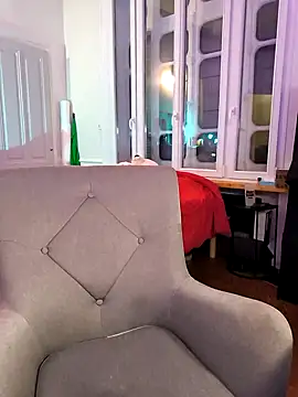 Snapshot of emma4xxx chatting on December 3, 8:17 pm emma4xxx online show from December 3, 8:17 pm