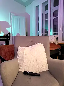 Snapshot of emma4xxx chatting on December 11, 11:21 pm emma4xxx online show from December 11, 11:21 pm