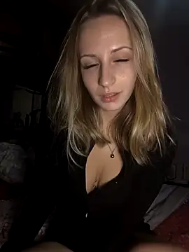 Snapshot of emma4xxx chatting on December 20, 8:49 pm emma4xxx online show from December 20, 8:49 pm