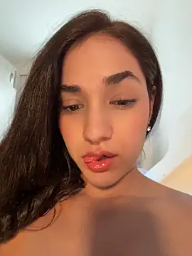 Snapshot of CuteeRose chatting on May 28, 5:43 pm CuteeRose online show from May 28, 5:43 pm