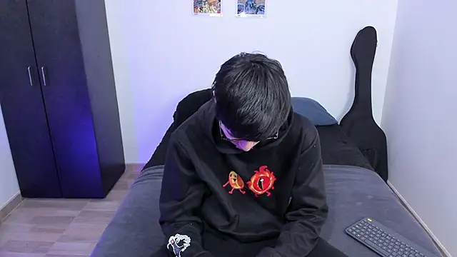 Aventure Twinks online show from February 19, 9:14 pm