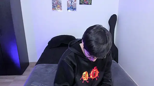 Aventure Twinks online show from February 26, 10:20 pm