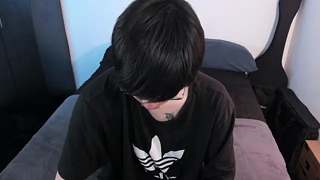 Aventure Twinks online show from April 17, 9:29 pm